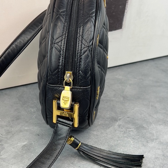 🌵Vintage MCM Round Black Quilted Adjustable Sling Bag🌵 - Picture 6 of 12